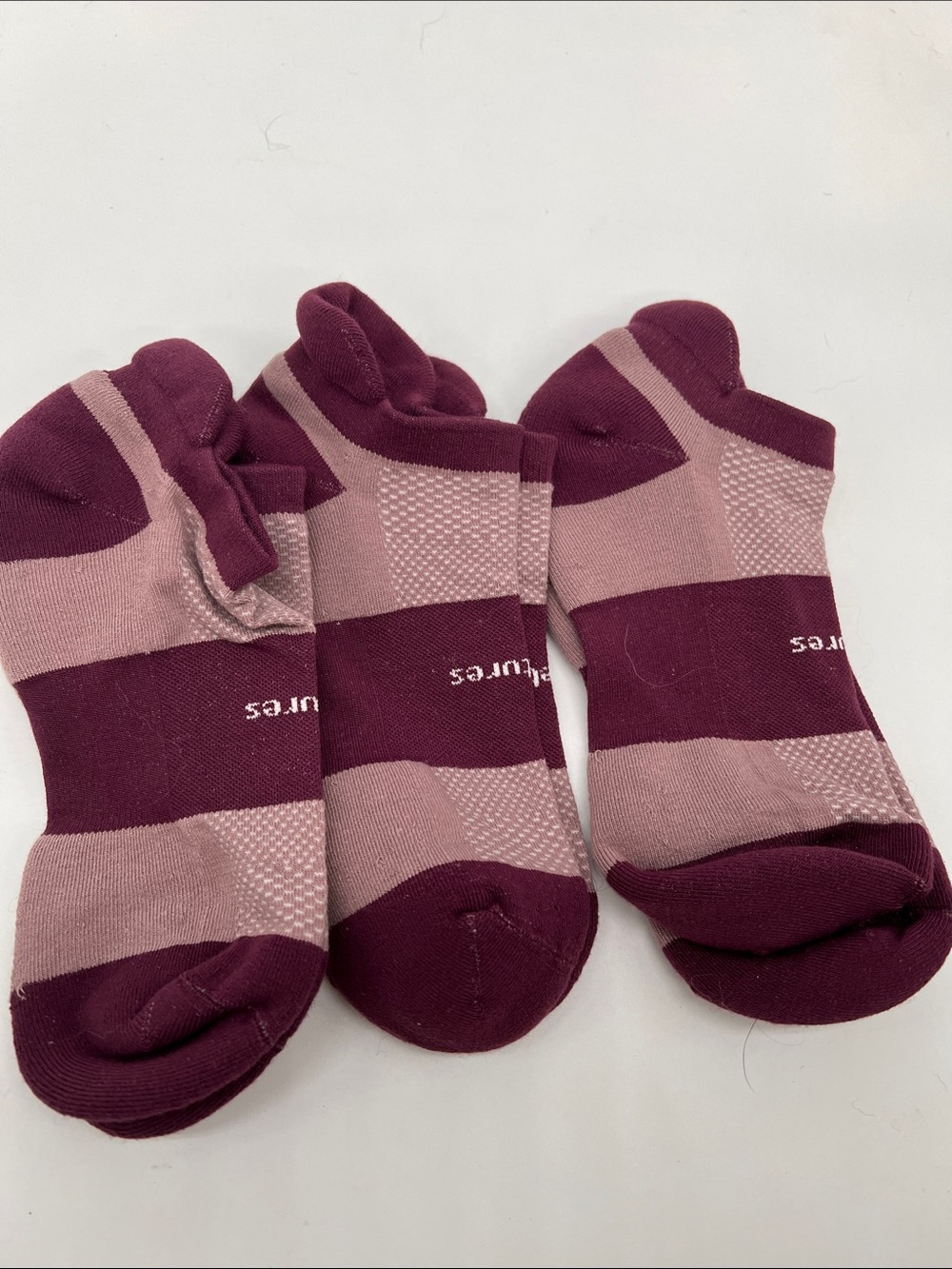 NBW Feetures High Performance Light Cushion No Show Tab Socks – Size Med